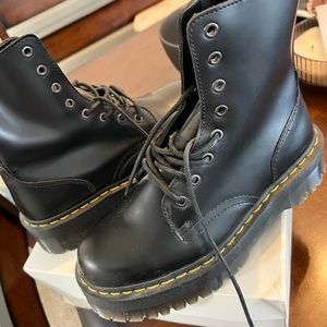 *never worn* DOC MARTEN JADON BOOTS